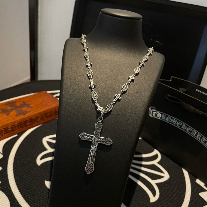 Ch*0me He**ts necklaces